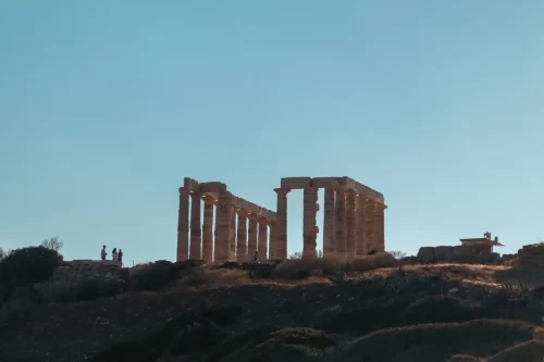 Wedding with the Temple of Poseidon as a backdrop on the Athenian Riviera.